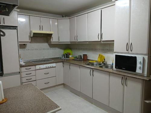Kuchyň nebo kuchyňský kout v ubytování Toledo Double Private Room