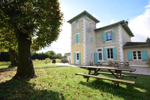 Villa avec piscine et billard