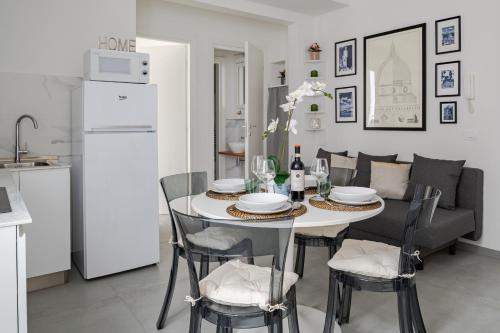 Via Ponte alle Mosse, 19 - Florence Charming Apartments - A chic, newly renovated apartment near Tram Leopolda, a few min from downtown