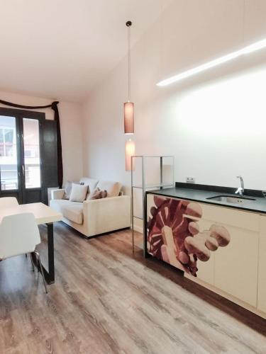 Montserrat Apartments by gaiarooms