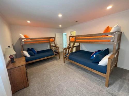 a room with two bunk beds in a room at Coaches House - 2 miles from Ben Griffin Stadium in Gainesville