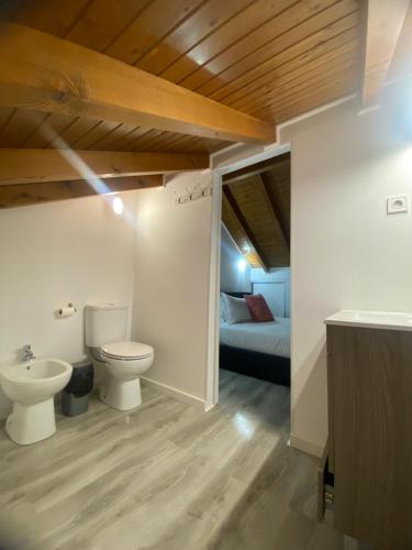 Spacious Porto Duplex with 4 Bedrooms and 4 Bathrooms for 8 Guests