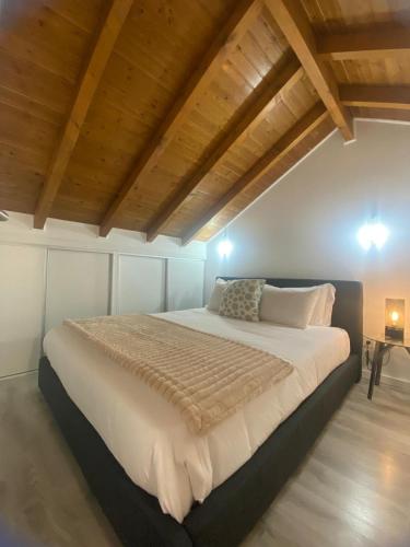 Spacious Porto Duplex with 4 Bedrooms and 4 Bathrooms for 8 Guests