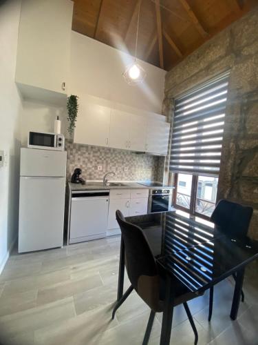 Spacious Porto Duplex with 4 Bedrooms and 4 Bathrooms for 8 Guests