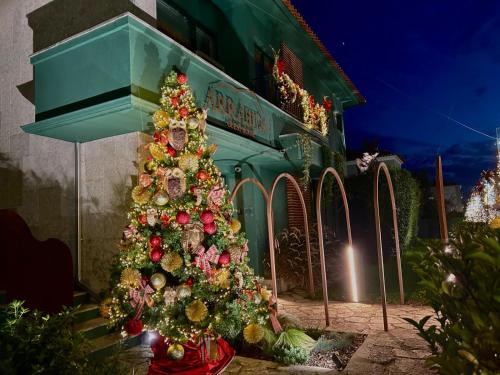 a christmas tree in front of a store at Arrábida Guest House in Setúbal