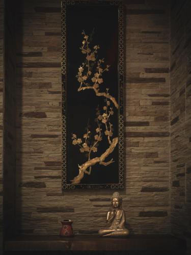 a statue on a shelf with a painting on a wall at Home Sweet Om in Brindisi