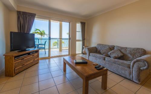  Villa Mar Colina -  Room  picture :    Shower    Bath    TV                            