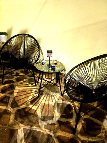 two chairs and a table in a room at Casa Gimaga in Pozzuoli