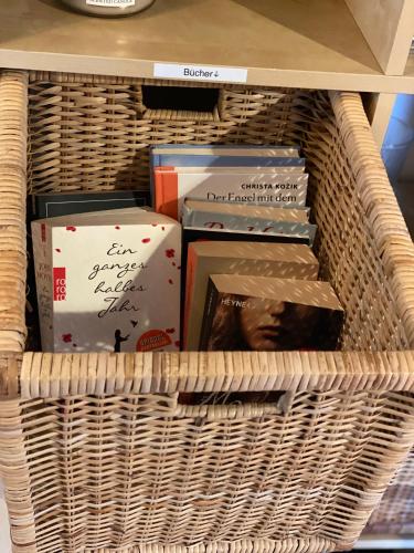 a basket full of books on a shelf at gemütliche rustikale Wohnung mit Kamin und optionalem Whirlpool in Bad Sobernheim