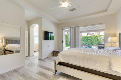 Katil atau katil-katil dalam bilik di Family Friendly Spacious Oasis in Palm Desert!