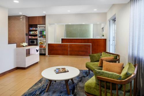 Ruang duduk di Fairfield Inn Philadelphia Airport