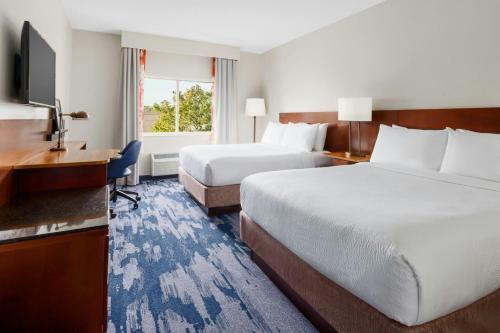 Katil atau katil-katil dalam bilik di Fairfield Inn Philadelphia Airport
