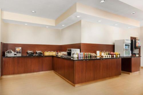 Makanan di atau berdekatan hotel