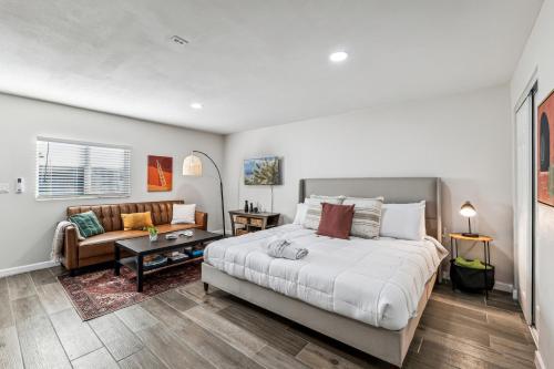a bedroom with a large bed and a couch at Phoenix Mountain Retreat in Phoenix