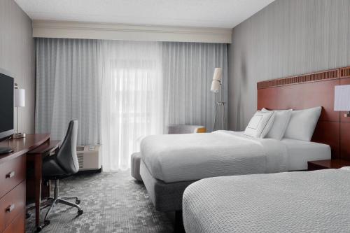 Ένα ή περισσότερα κρεβάτια σε δωμάτιο στο Courtyard Philadelphia Willow Grove
