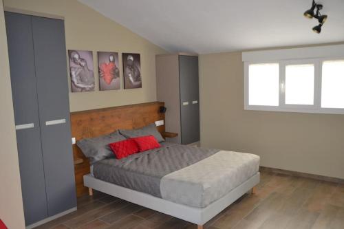 a bedroom with a bed and a window at El huerto de la Dominga in Segovia