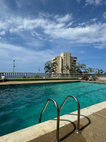 a swimming pool with buildings in the background at Apartamento VistaMar in La Guaira