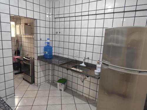 Η κουζίνα ή μικρή κουζίνα στο Apartamento pé na areia Praia do Morro