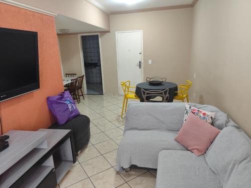 Χώρος καθιστικού στο Apartamento pé na areia Praia do Morro