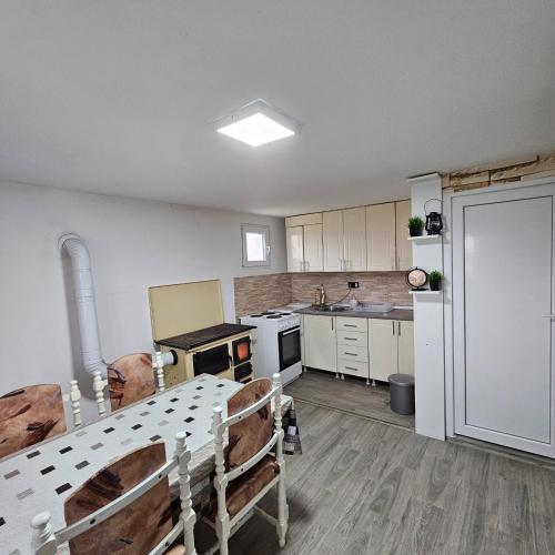 Kuchyň nebo kuchyňský kout v ubytování Diamond House Rent Vikendica