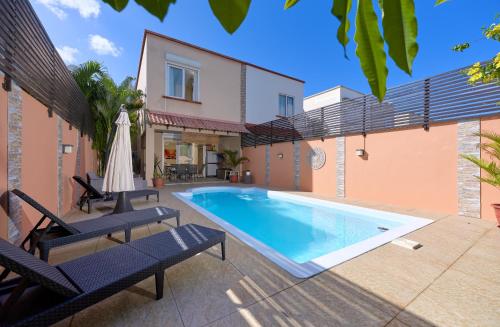 Kolam renang di atau dekat dengan Villa PEARL, 3 chambres, piscine privée à Pointe aux Piments