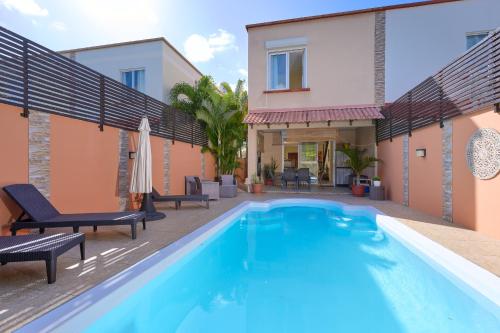 Kolam renang di atau dekat dengan Villa PEARL, 3 chambres, piscine privée à Pointe aux Piments