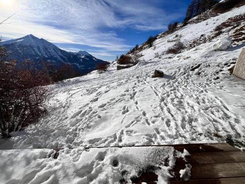 a snow covered hill with footprints in the snow at Terrasse, vue imprenable et accès direct pleine nature, votre refuge idéal in Orcières