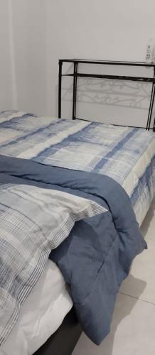 Ein Bett oder Betten in einem Zimmer der Unterkunft HOSTAL CARACOLI - HUECO