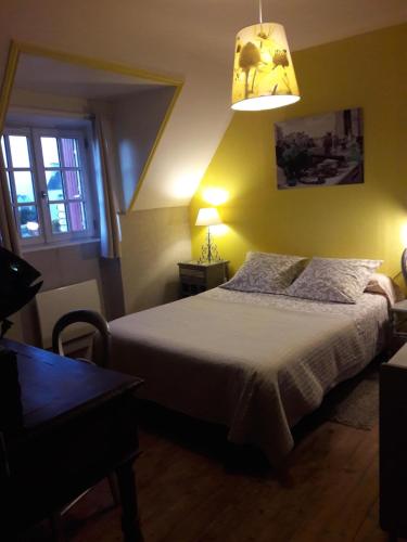 Ένα ή περισσότερα κρεβάτια σε δωμάτιο στο Chambre d'hôtes La Maison du Neuilly