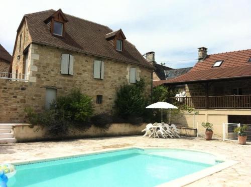 Gîte de France à Meyssac 4 épis - Gîte de France 12 personnes MAE-9024