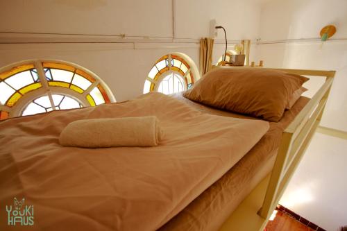 Ένα ή περισσότερα κρεβάτια σε δωμάτιο στο Youki Haus Hostel