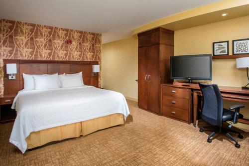 Postel nebo postele na pokoji v ubytování Courtyard by Marriott Peoria