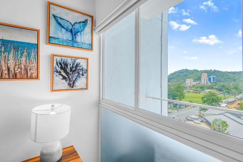 Ванная комната в Upstay - Brand New Condo w Pool - Near the Beach