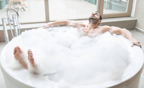 Oaspeți care stau la massage Sauna jakuzzi