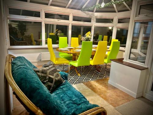 a living room with a couch and a table and chairs at 6 bedroom house - Pool table - Contractors - Crew in Colchester