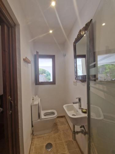 Habitación individual tranquila con baño privado en piso compartido