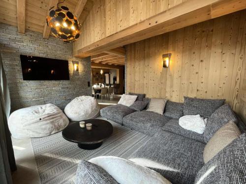 Photo de la galerie de l'établissement Chalet Le Saje - Chalet NEUF de 14 pers, 200 m2, terrasse et spa, Les 2 Alpes centre MAE-7631, à Vénosc