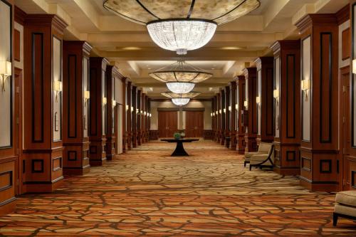 a hallway of a hotel with wood columns and a large ceiling at Marriott Salt Lake City Center in Salt Lake City