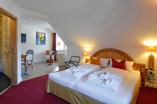 Postel nebo postele na pokoji v ubytování Hotel Hirschen