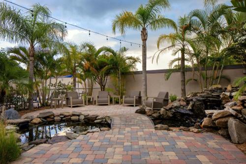 Κήπος έξω από το Courtyard Tampa Oldsmar