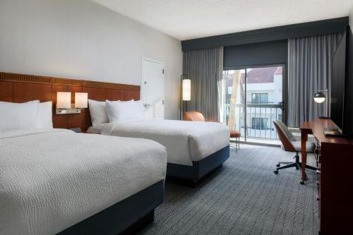 Postel nebo postele na pokoji v ubytování Courtyard by Marriott Phoenix North