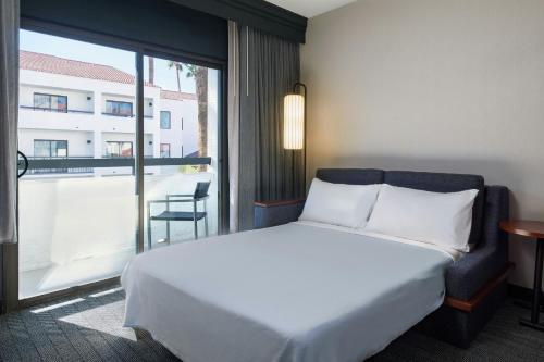 Courtyard by Marriott Phoenix North Image