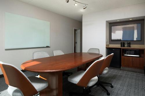 a conference room with a wooden table and chairs at Courtyard by Marriott Phoenix North in Phoenix