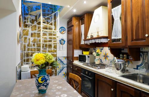 Giallo Napoletano Home