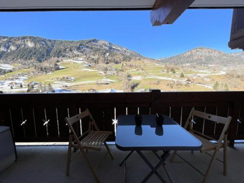 Photo de la galerie de l'établissement Résidence Le Schuss 1 - Appartement au pied des pistes avec vue sur les montagnes MAE-7441, à Flumet