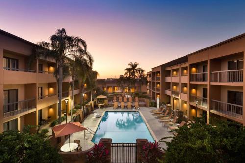 an aerial view of a hotel with a swimming pool at Courtyard by Marriott Fort Myers Cape Coral in Fort Myers