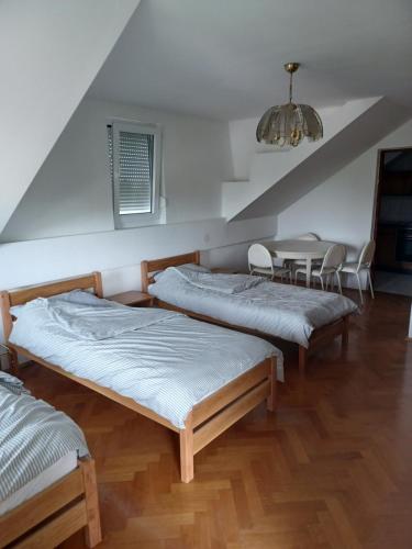 Ένα ή περισσότερα κρεβάτια σε δωμάτιο στο Vila Frenki