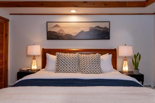Ένα ή περισσότερα κρεβάτια σε δωμάτιο στο Tucker Hill Lodge