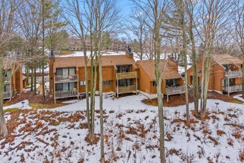 New, condo stunning Lake View v zimě