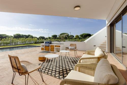 Posezení v ubytování SUNSET VILLA - Luxury villa with superb pool and great views